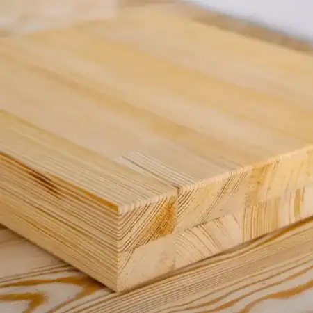 Текстура мебельного щита Сосна АА — однородная, без сучков, класс АА