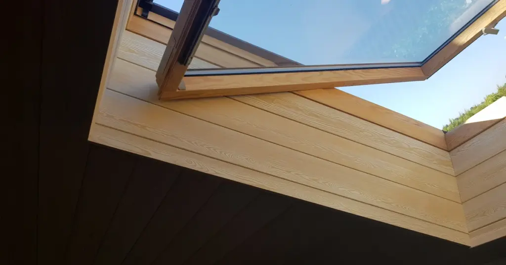 Мансардная отделка вагонкой из ангарской сосны с воском RENOWOOD Eco Vaha цвет ТМ 1773